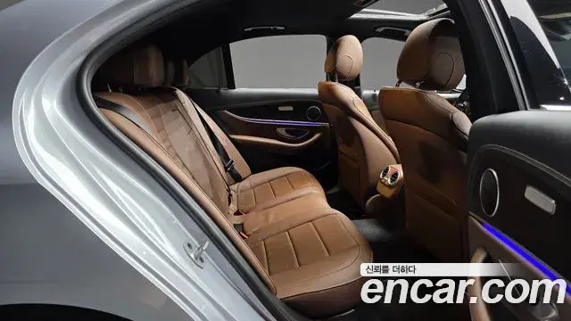 Mercedes-Benz E-Class 2023 — Фото 11/20
