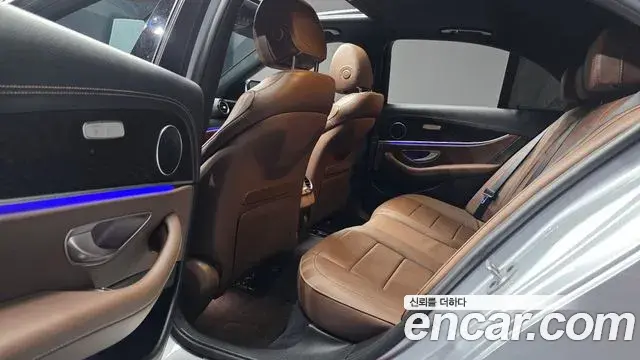 Mercedes-Benz E-Class 2023 — Фото 12/20