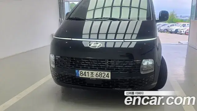 Hyundai Staria 2023 — Фото 1/20