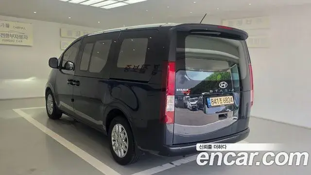 Hyundai Staria 2023 — Фото 3/20