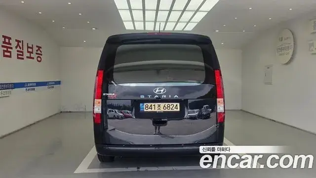 Hyundai Staria 2023 — Фото 4/20