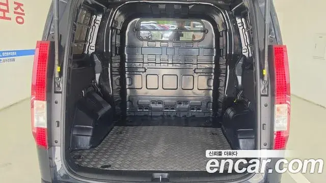 Hyundai Staria 2023 — Фото 18/20