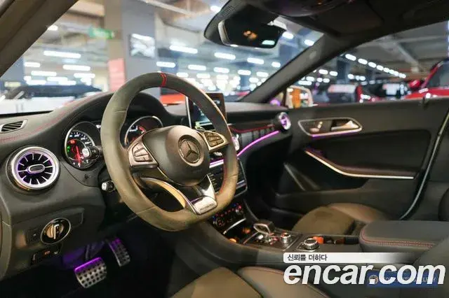 Mercedes-Benz GLA-Class 2018 — Фото 13/20