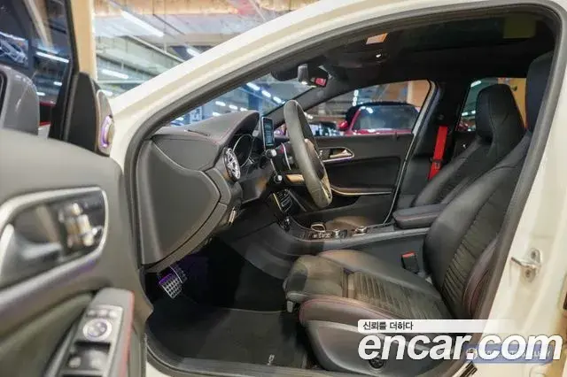 Mercedes-Benz GLA-Class 2018 — Фото 14/20