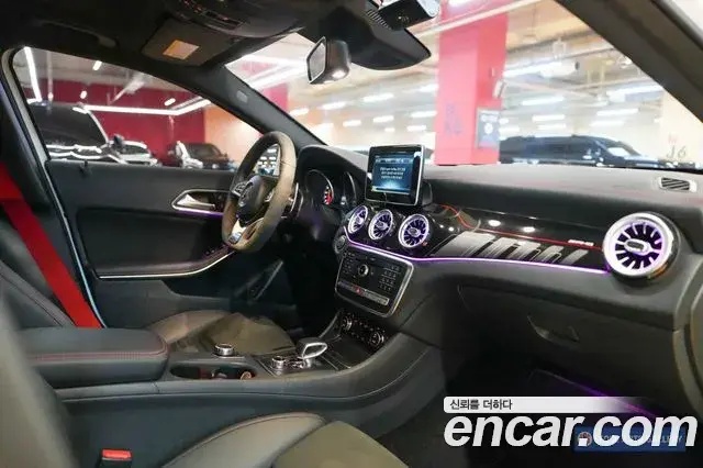 Mercedes-Benz GLA-Class 2018 — Фото 15/20