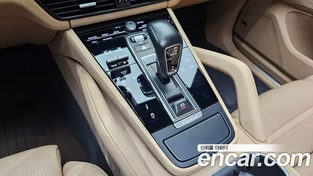 Porsche Cayenne 2020 — Фото 8/20