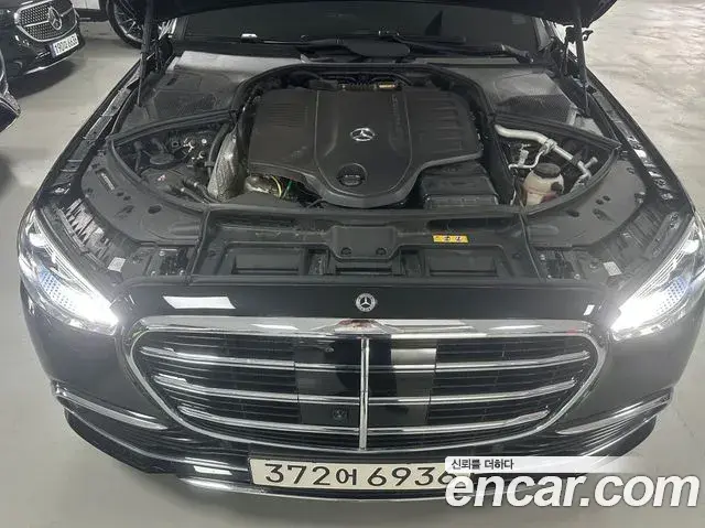 Mercedes-Benz S-Class 2025 — Photo 6/18