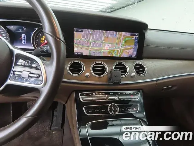 Mercedes-Benz E-Class 2019 — Фото 7/18