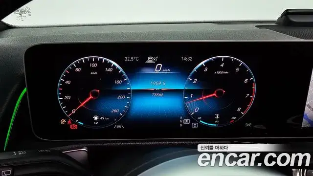 Mercedes-Benz GLB-Class 2020 — Фото 6/20