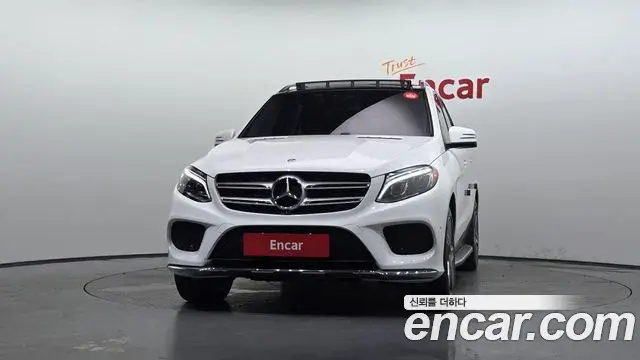 Mercedes-Benz GLE-Class 2018 — Photo 12/20