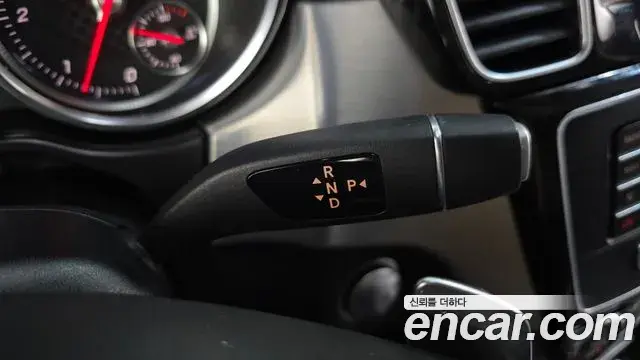 Mercedes-Benz GLE-Class 2018 — Photo 19/20