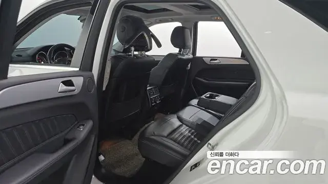 Mercedes-Benz GLE-Class 2018 — Photo 15/20