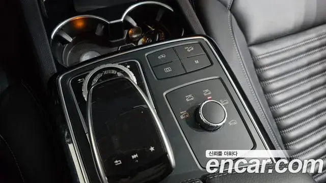 Mercedes-Benz GLE-Class 2018 — Photo 4/20