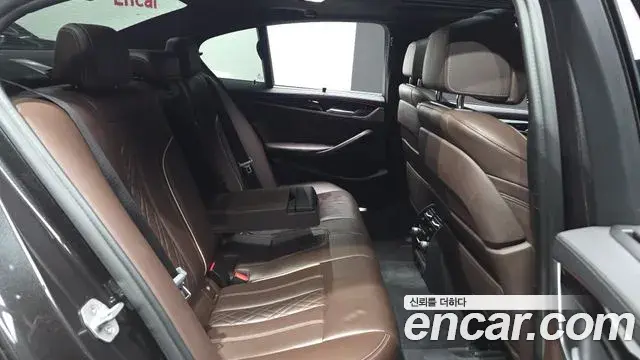 BMW 5 Series 2018 — Фото 12/20