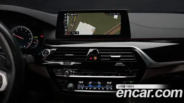 BMW 5 Series 2018 — Фото 14/20