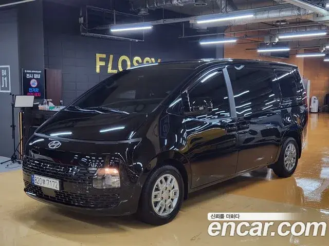 Hyundai Staria 2023 — Фото 1/17