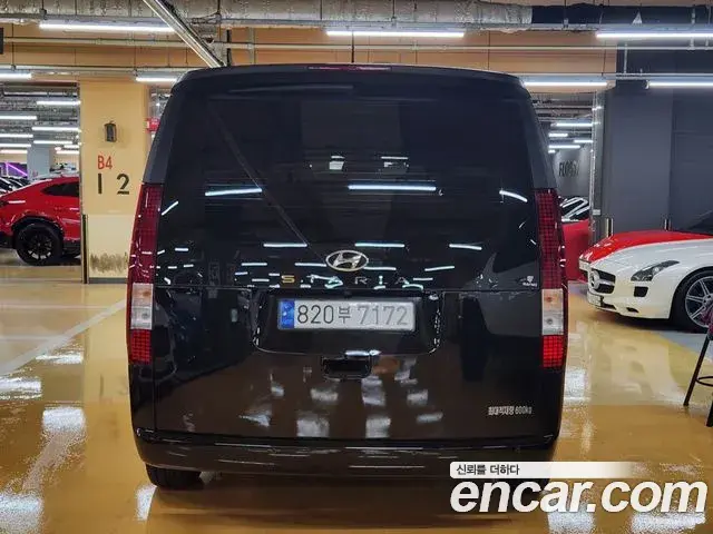 Hyundai Staria 2023 — Фото 3/17
