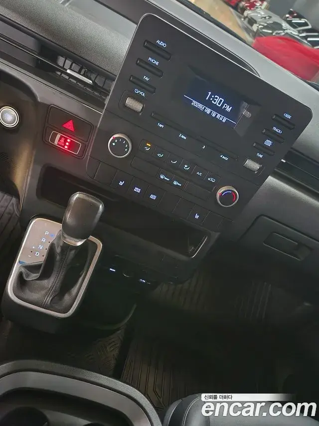 Hyundai Staria 2023 — Фото 14/17