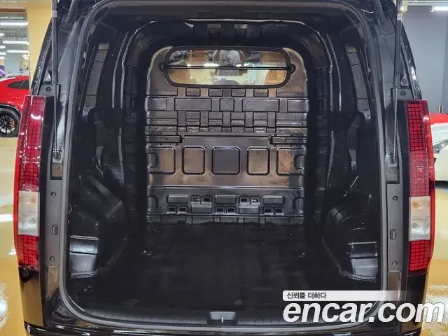 Hyundai Staria 2023 — Фото 16/17