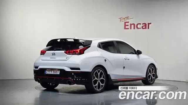 Hyundai Veloster 2022 — Фото 2/20