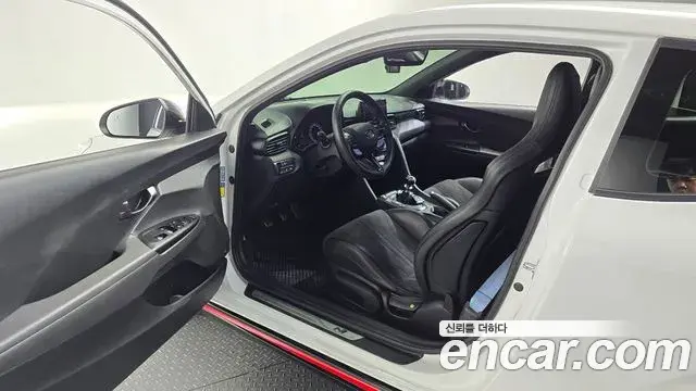 Hyundai Veloster 2022 — Фото 10/20