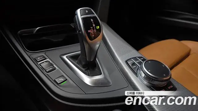 BMW 3 Series 2018 — Фото 9/20
