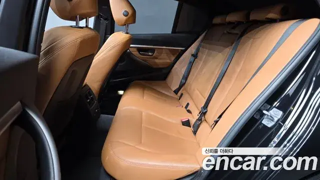 BMW 3 Series 2018 — Фото 12/20