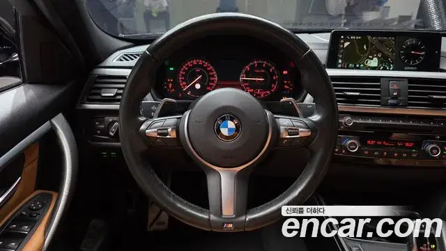 BMW 3 Series 2018 — Фото 13/20