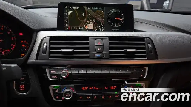 BMW 3 Series 2018 — Фото 14/20