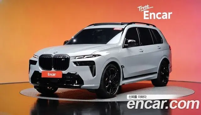 BMW X7 2024 — Фото 1/20
