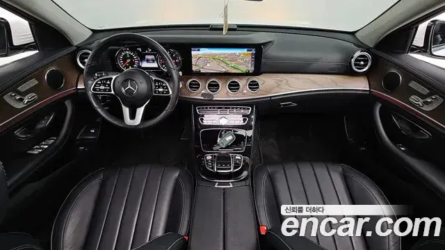 Mercedes-Benz E-Class 2019 — Фото 7/20