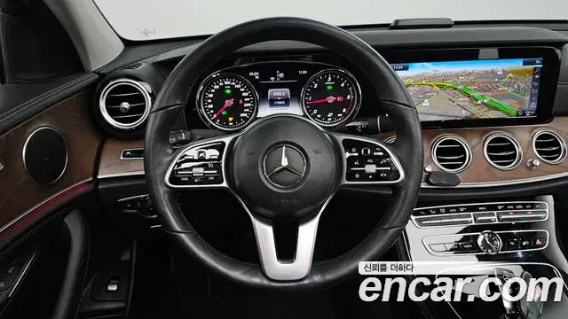 Mercedes-Benz E-Class 2019 — Фото 13/20