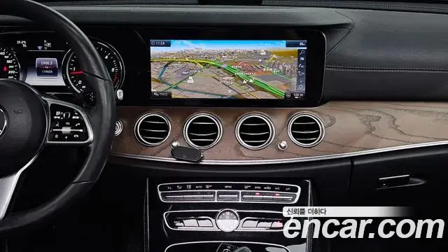 Mercedes-Benz E-Class 2019 — Фото 15/20