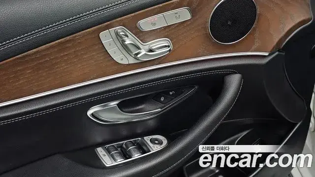 Mercedes-Benz E-Class 2019 — Фото 19/20