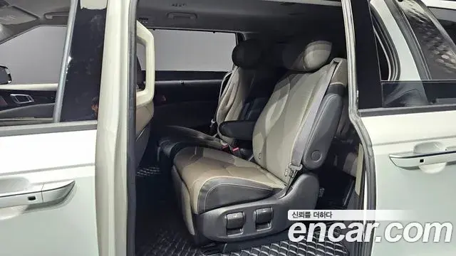 Kia Carnival 2024 — Şəkil 9/36