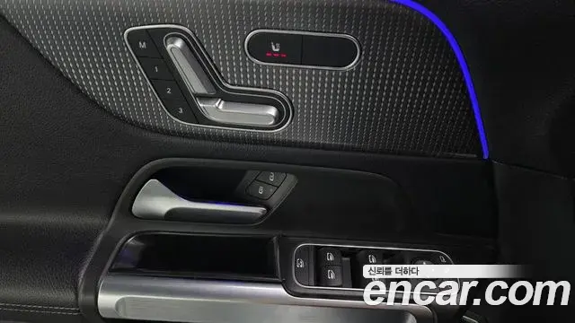 Mercedes-Benz GLB-Class 2021 — Фото 12/20