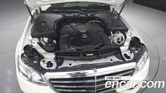 Mercedes-Benz E-Class 2020 — Фото 6/20
