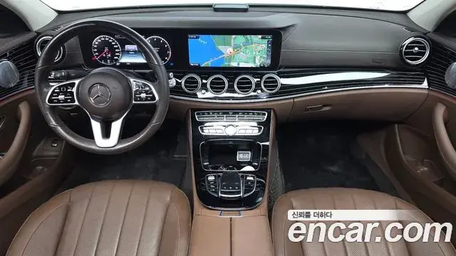 Mercedes-Benz E-Class 2020 — Фото 7/20