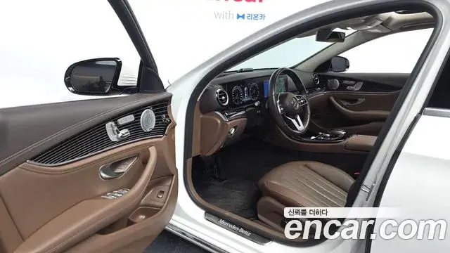 Mercedes-Benz E-Class 2020 — Фото 10/20