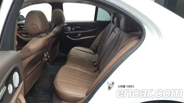 Mercedes-Benz E-Class 2020 — Фото 11/20