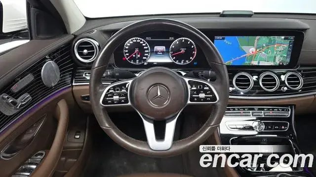 Mercedes-Benz E-Class 2020 — Фото 13/20
