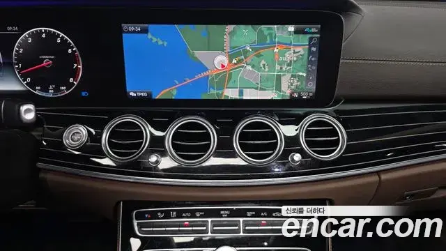 Mercedes-Benz E-Class 2020 — Фото 14/20