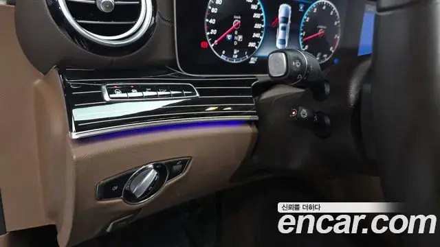 Mercedes-Benz E-Class 2020 — Фото 18/20