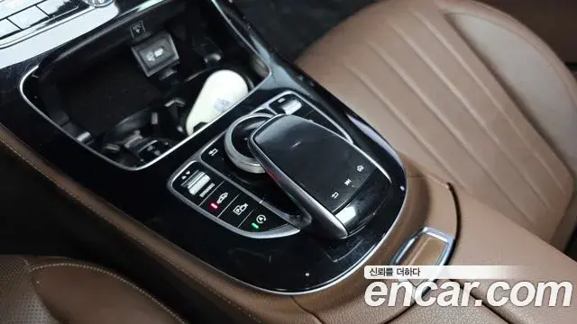 Mercedes-Benz E-Class 2020 — Фото 19/20