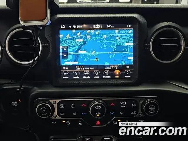 Jeep Wrangler 2019 — Фото 8/20