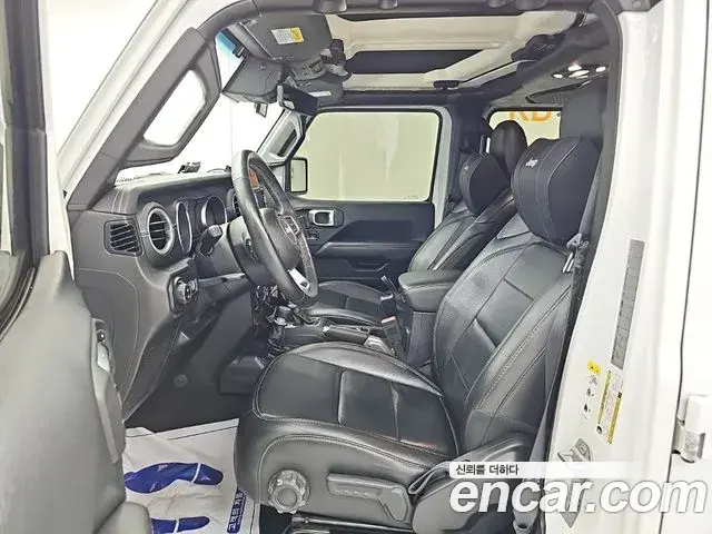 Jeep Wrangler 2019 — Фото 10/20