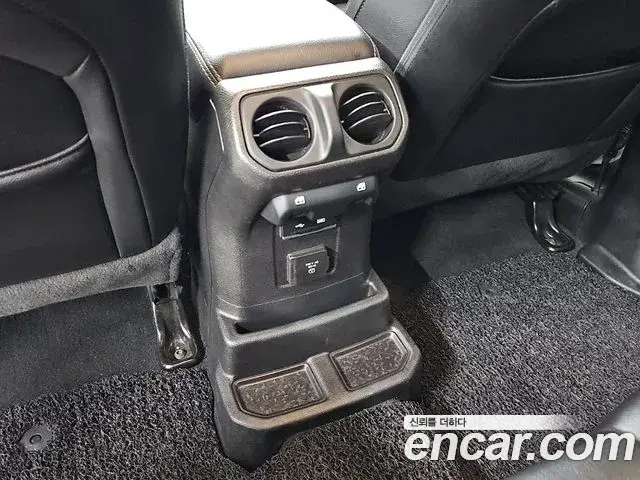 Jeep Wrangler 2019 — Фото 12/20
