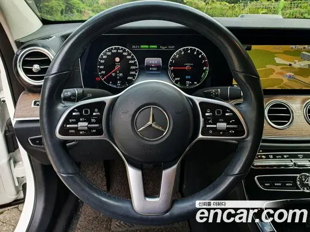 Mercedes-Benz E-Class 2019 — Фото 9/17