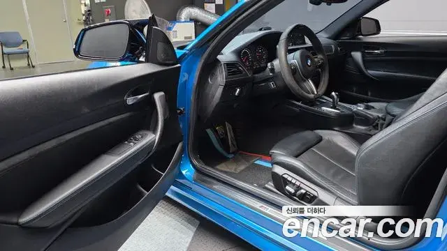 BMW M2 2018 — Фото 10/20
