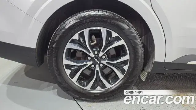 Kia Carnival 2021 — Фото 5/20